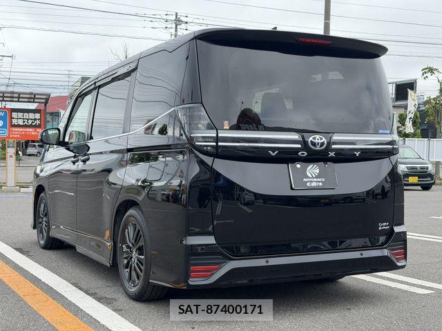 Toyota VOXY HYBRID 2022-09 8038877-14