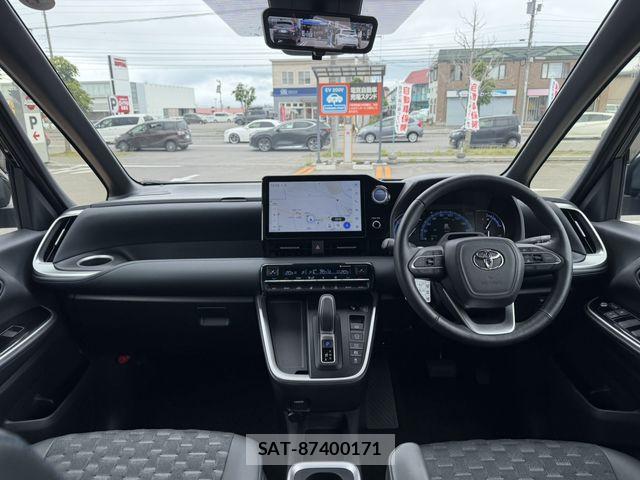 Toyota VOXY HYBRID 2022-09 8038877-2