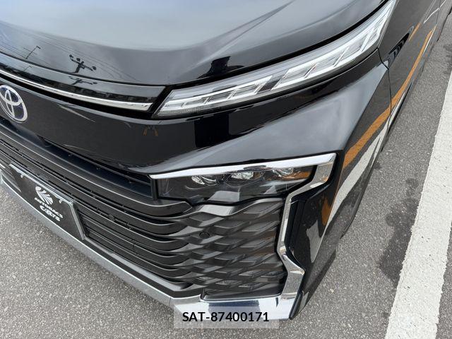 Toyota VOXY HYBRID 2022-09 8038877-29