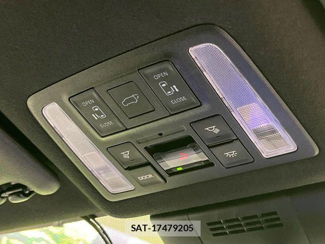 Toyota VOXY HYBRID 2023-03 8038874-2