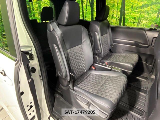 Toyota VOXY HYBRID 2023-03 8038874-8