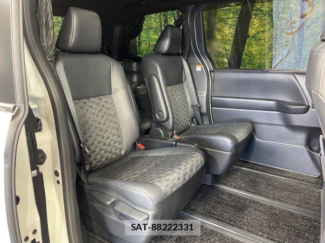 Toyota VOXY HYBRID 2022-06 8075991-9