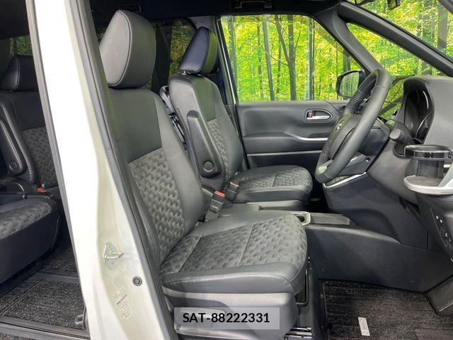 Toyota VOXY HYBRID 2022-06 8075991-8