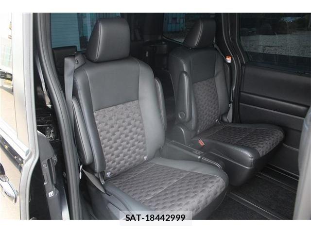 Toyota VOXY HYBRID 2022-06 8075993-22