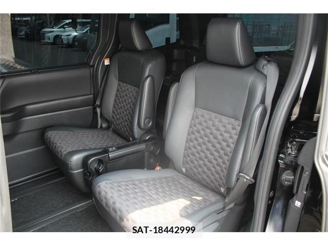 Toyota VOXY HYBRID 2022-06 8075993-25