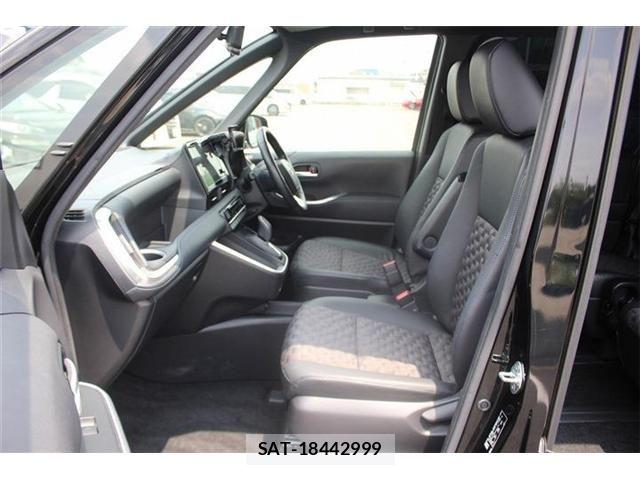 Toyota VOXY HYBRID 2022-06 8075993-26