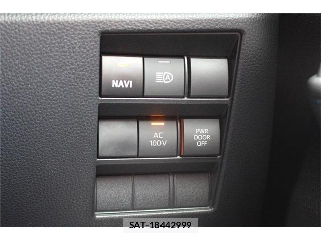 Toyota VOXY HYBRID 2022-06 8075993-4