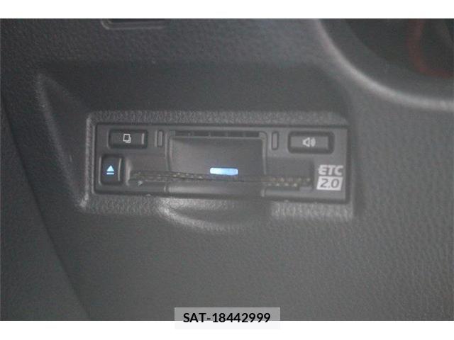 Toyota VOXY HYBRID 2022-06 8075993-5