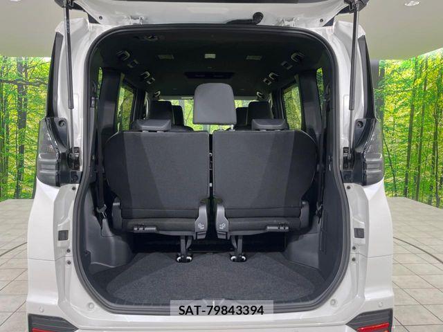 Toyota VOXY HYBRID 2024-11 8075989-10