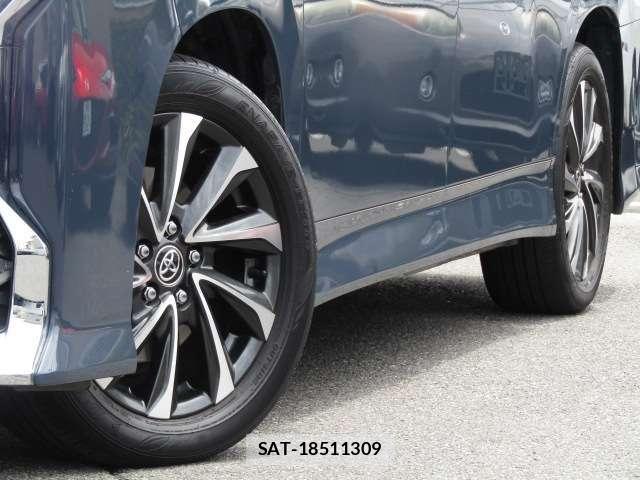 Toyota VOXY HYBRID 2023-01 8102367-15