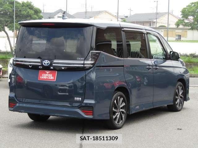 Toyota VOXY HYBRID 2023-01 8102367-17