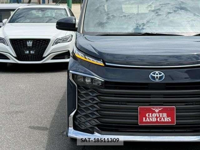 Toyota VOXY HYBRID 2023-01 8102367-22