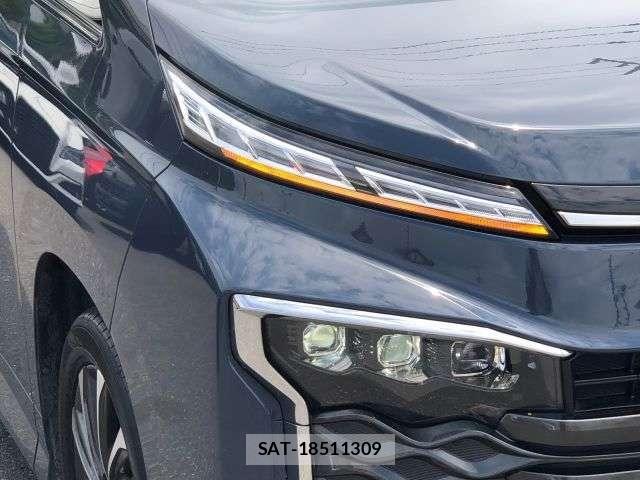 Toyota VOXY HYBRID 2023-01 8102367-23