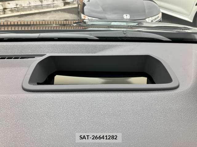 Toyota VOXY HYBRID 2026-06 8210758-22