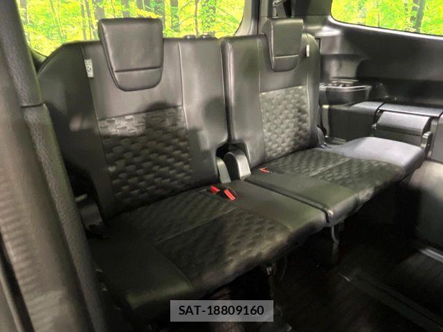 Toyota VOXY HYBRID 2023-09 8232206-10
