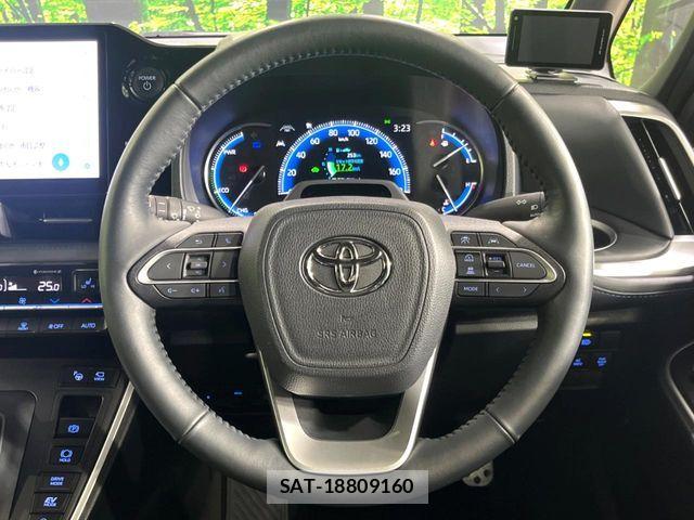 Toyota VOXY HYBRID 2023-09 8232206-12