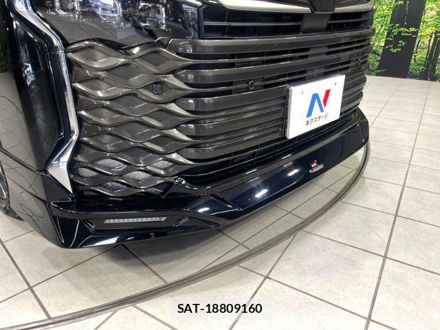 Toyota VOXY HYBRID 2023-09 8232206-3