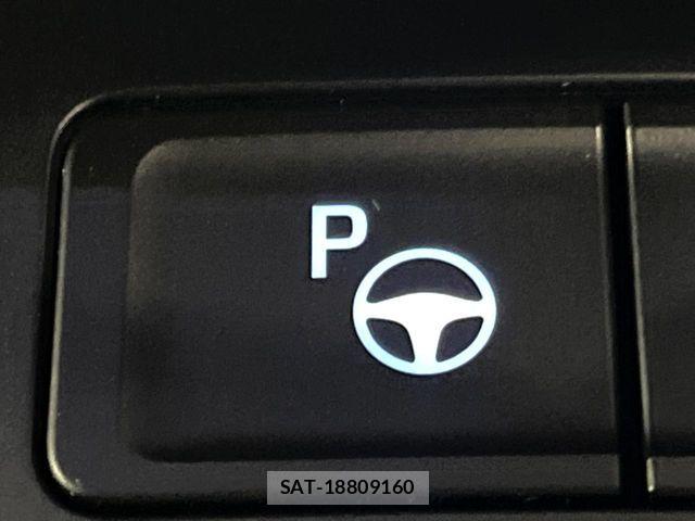Toyota VOXY HYBRID 2023-09 8232206-6