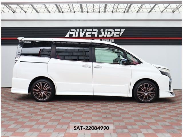 Toyota VOXY HYBRID 2020-07 8317771-3
