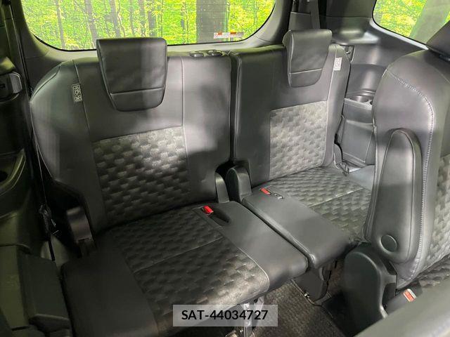 Toyota VOXY HYBRID 2024-11 8317768-12