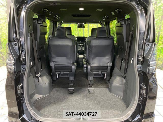 Toyota VOXY HYBRID 2024-11 8317768-13