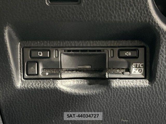 Toyota VOXY HYBRID 2024-11 8317768-8