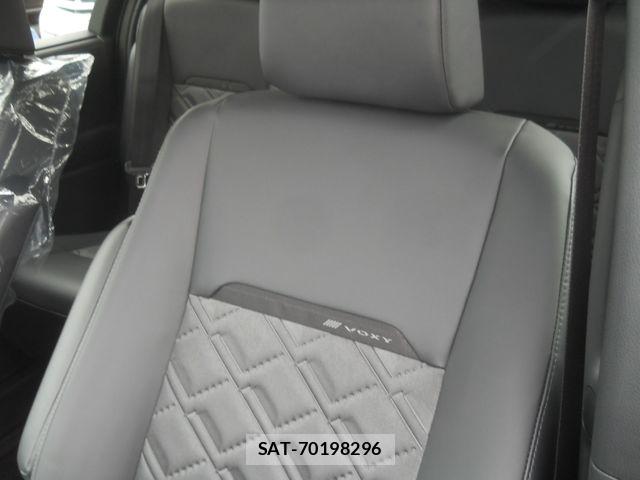Toyota VOXY HYBRID 2026-07 8317767-24