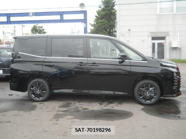 Toyota VOXY HYBRID 2026-07 8317767-3