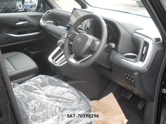 Toyota VOXY HYBRID 2026-07 8317767-6