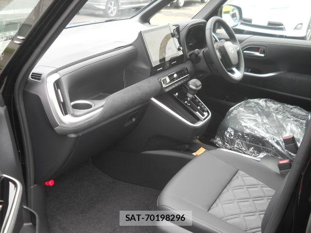 Toyota VOXY HYBRID 2026-07 8317767-8