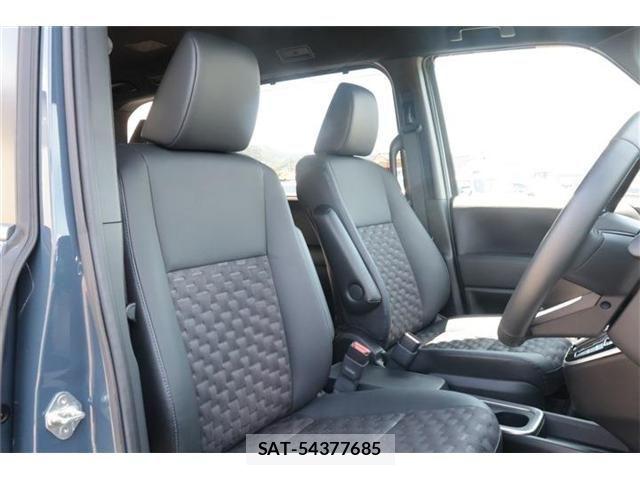Toyota VOXY HYBRID 2022-11 8317769-9