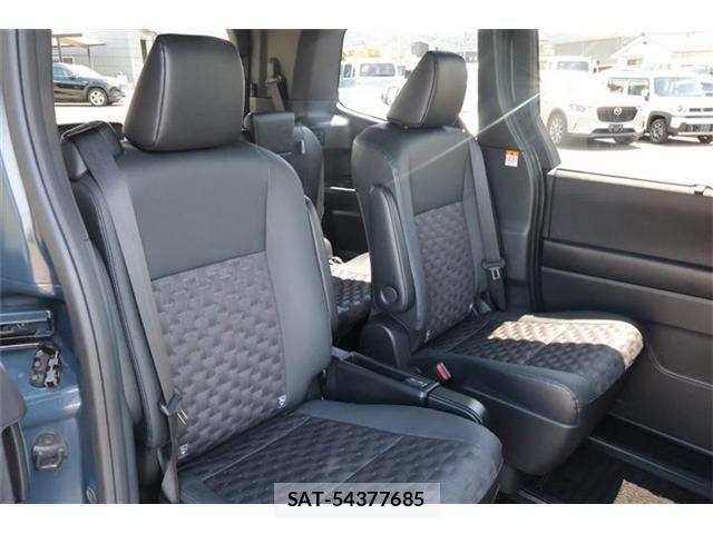 Toyota VOXY HYBRID 2022-11 8317769-10