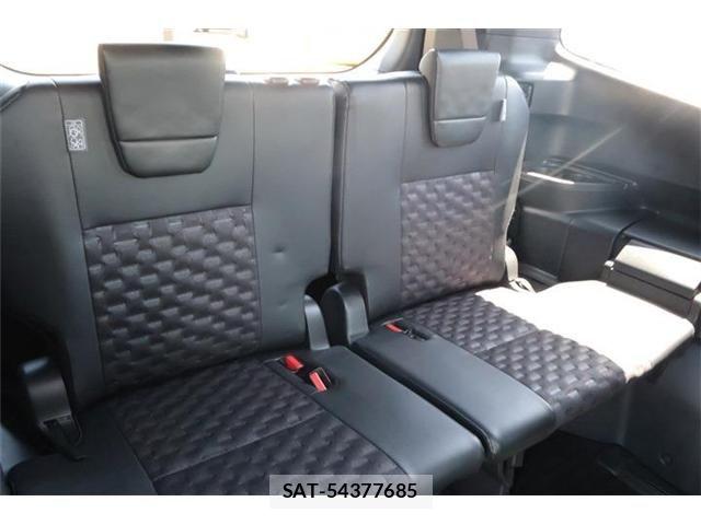 Toyota VOXY HYBRID 2022-11 8317769-11