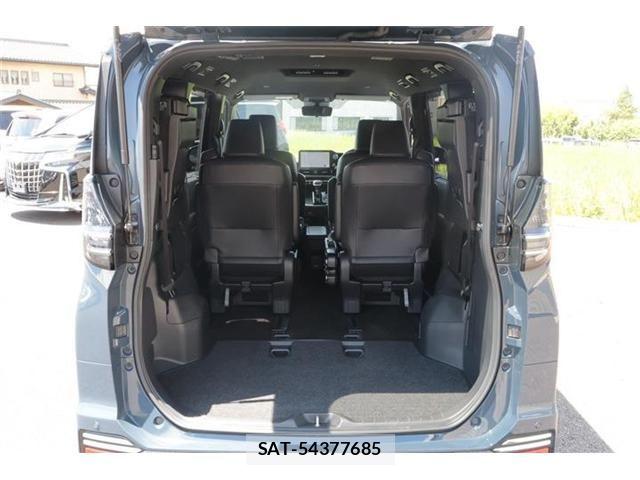 Toyota VOXY HYBRID 2022-11 8317769-12