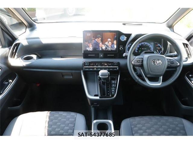 Toyota VOXY HYBRID 2022-11 8317769-1