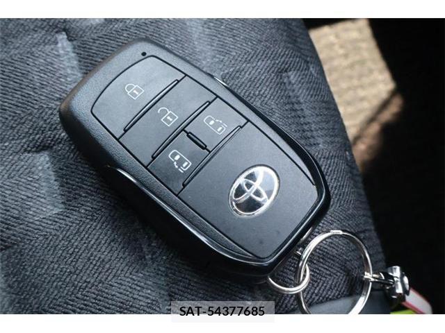Toyota VOXY HYBRID 2022-11 8317769-22