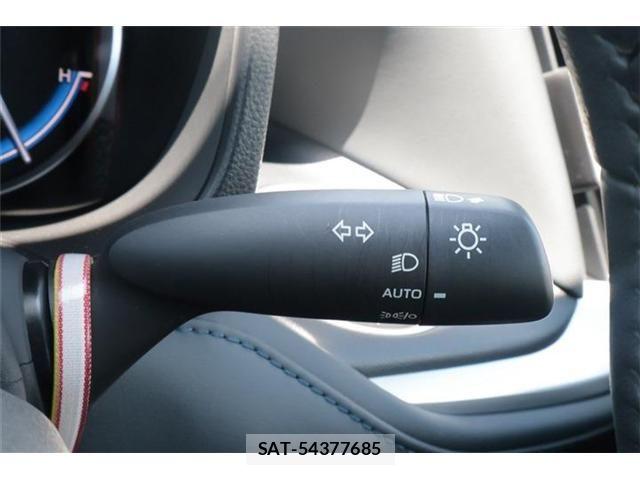 Toyota VOXY HYBRID 2022-11 8317769-25