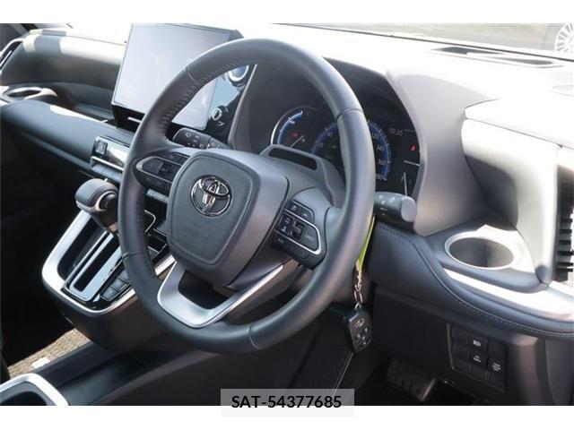 Toyota VOXY HYBRID 2022-11 8317769-8
