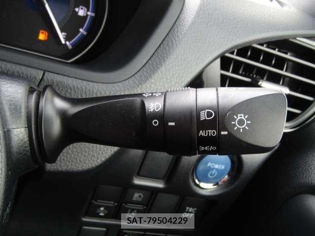 Toyota VOXY HYBRID 2021-06 8338287-18
