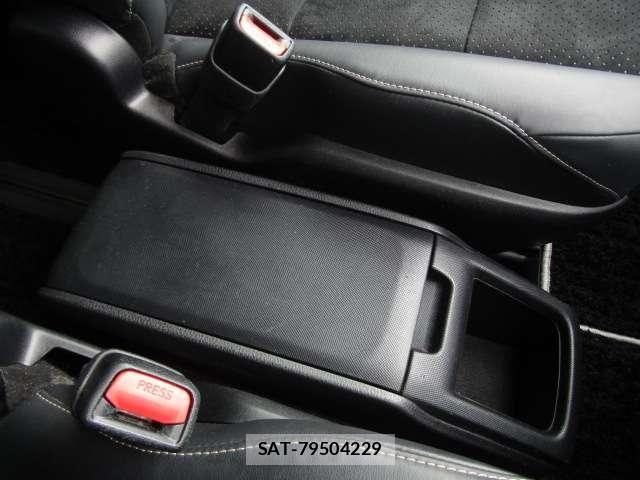 Toyota VOXY HYBRID 2021-06 8338287-20