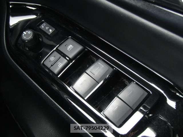 Toyota VOXY HYBRID 2021-06 8338287-21