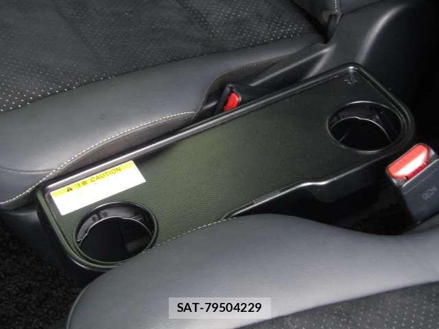 Toyota VOXY HYBRID 2021-06 8338287-22
