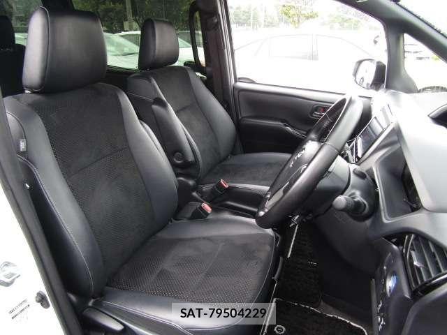 Toyota VOXY HYBRID 2021-06 8338287-26