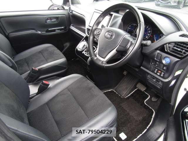 Toyota VOXY HYBRID 2021-06 8338287-27