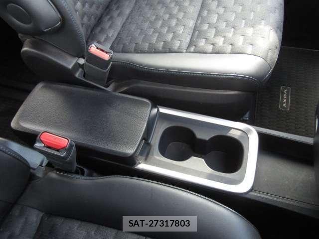 Toyota VOXY HYBRID 2024-07 8338286-13