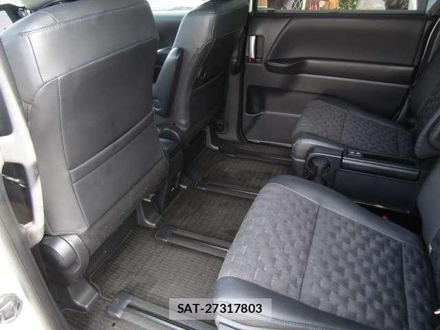 Toyota VOXY HYBRID 2024-07 8338286-26