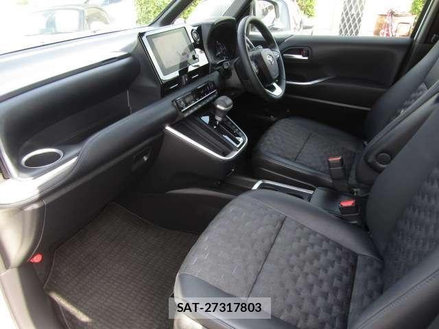Toyota VOXY HYBRID 2024-07 8338286-27