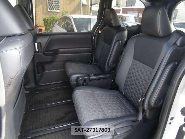 Toyota VOXY HYBRID 2024-07 8338286-29