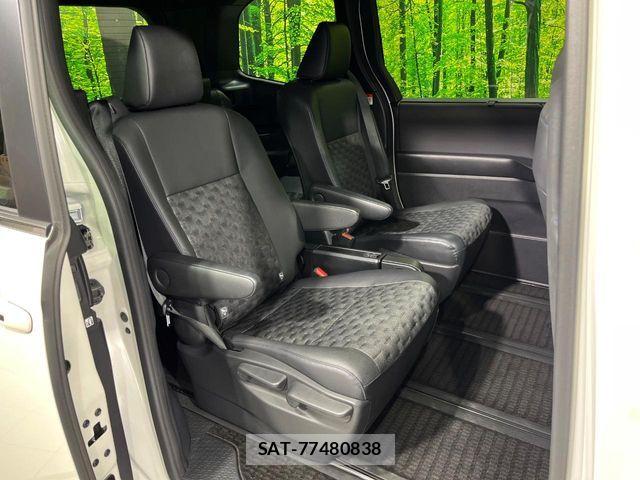 Toyota VOXY HYBRID 2023-09 8338283-10