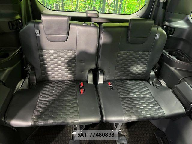 Toyota VOXY HYBRID 2023-09 8338283-11